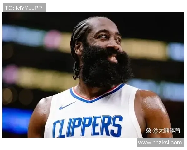 詹姆斯军训祖巴茨 强投三分稳稳命中