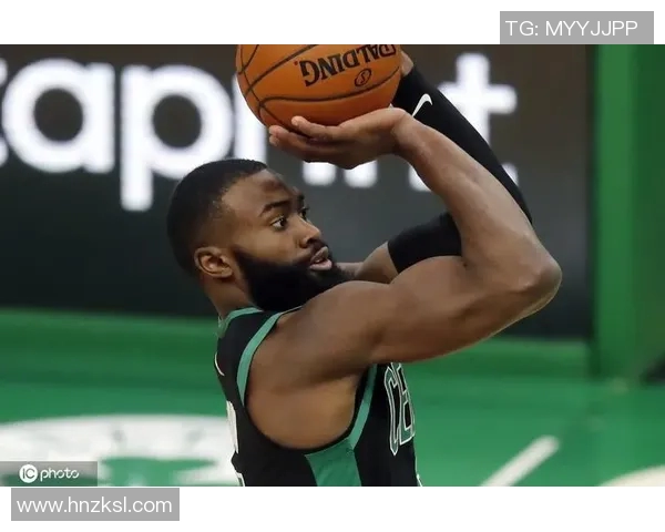 武切维奇篮板里程碑：超越华莱士登历史第36位